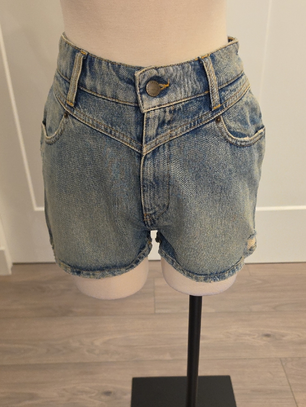 Retrofete medium wash Blue High rise  Denim Shorts size 25 new without tags